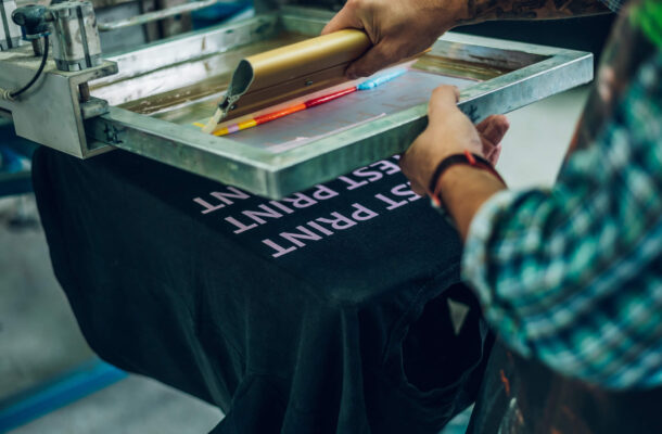 Trwały nadruk na ubraniu – która metoda daje najlepsze efekty?