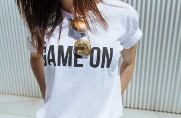 Prasowanki na koszulkę – jak je zrobić samodzielnie? Poradnik 