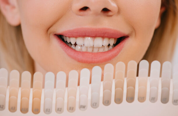 Domowe sposoby na białe zęby – 5 bezpiecznych metod