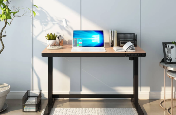Biurko z regulowaną wysokością – zalety