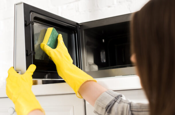 Jak wyczyścić mikrofalówkę? Najlepsze sposoby