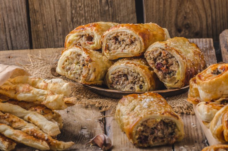 Mięsne paszteciki z francuskiego ciasta co zrobić z ciasta francuskiego pomysł na paszteciki mięsne