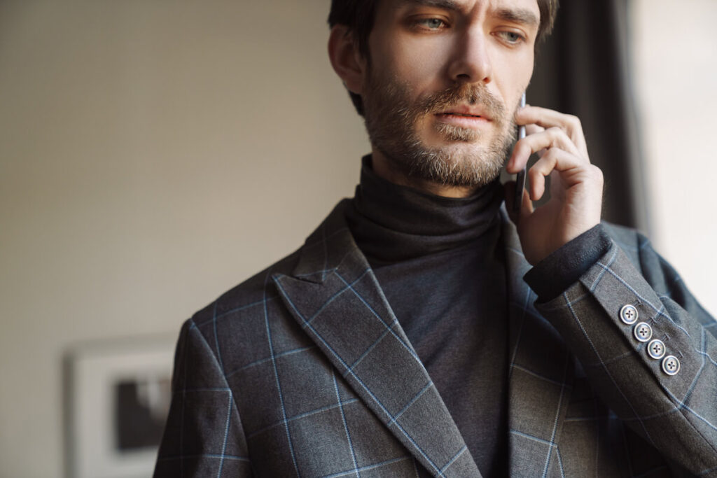 stylizacja do biura - marynarka w kratę i golf