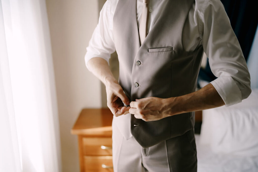 kamizelka i krawat - oryginalny strój do biura