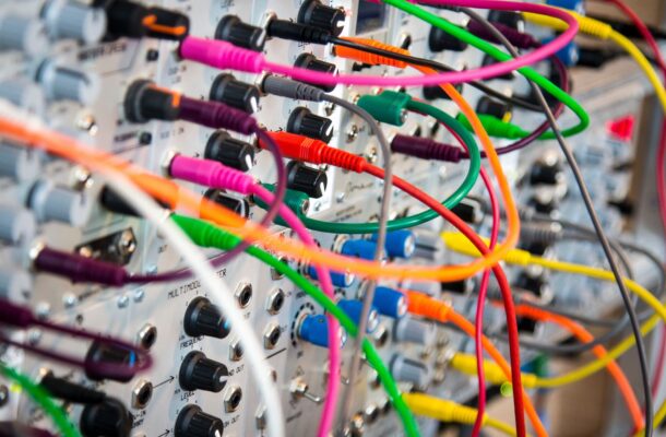 Czym są szybkozłączki elektryczne i kiedy się je stosuje?