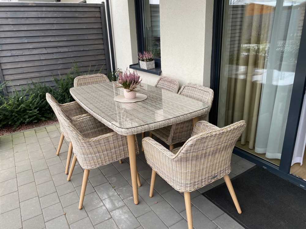 Stół i krzesła z technorattanu do ogrodu 