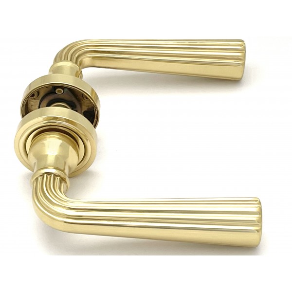 przykładowa klamka do drzwi wejściowych z mosiądzu