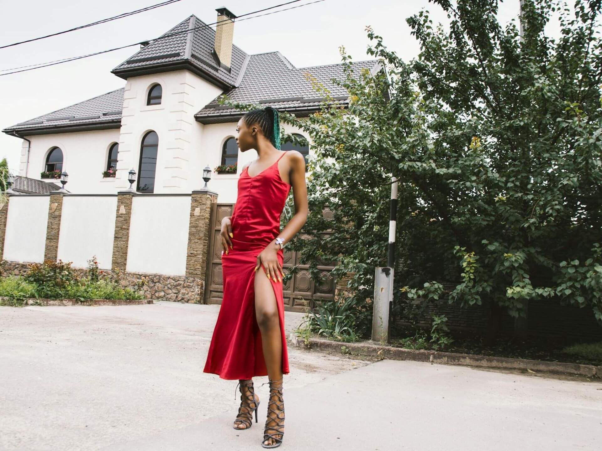 Sukienki na specjalne okazje – poradnik zakupowy