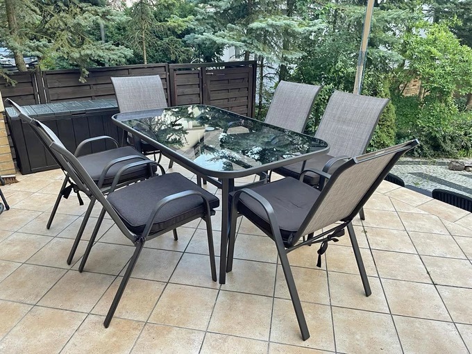 Stół ogrodowy ze szkłem hartowanym i krzesłami 