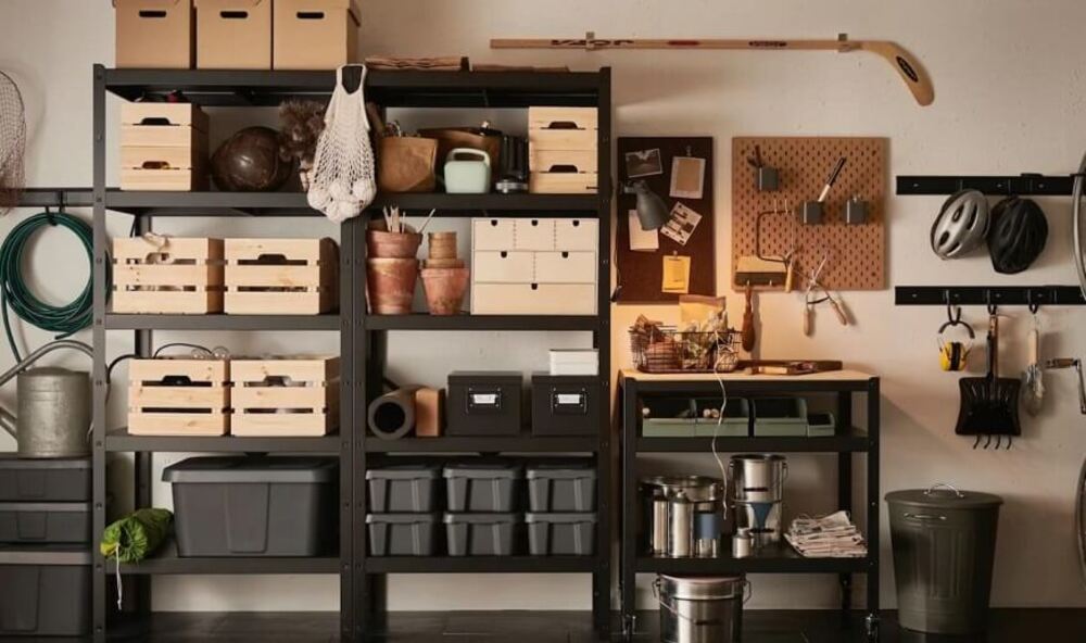 Regały metalowe do domu i firmy, czyli bezpieczne przechowywanie zgodne z zasadami BHP