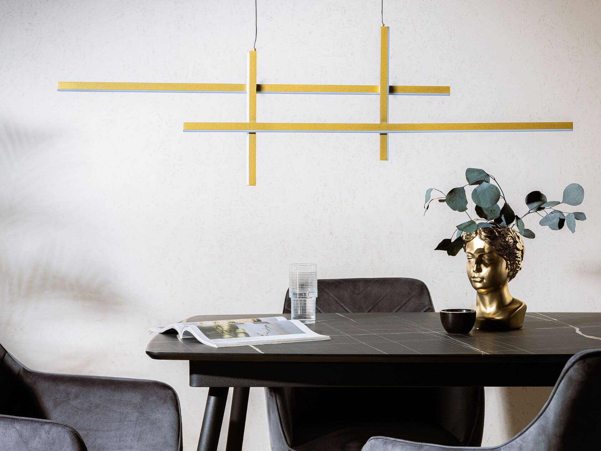 Lampy wiszące do maksymalistycznych wnętrz: daj się uwieść temu stylowi!