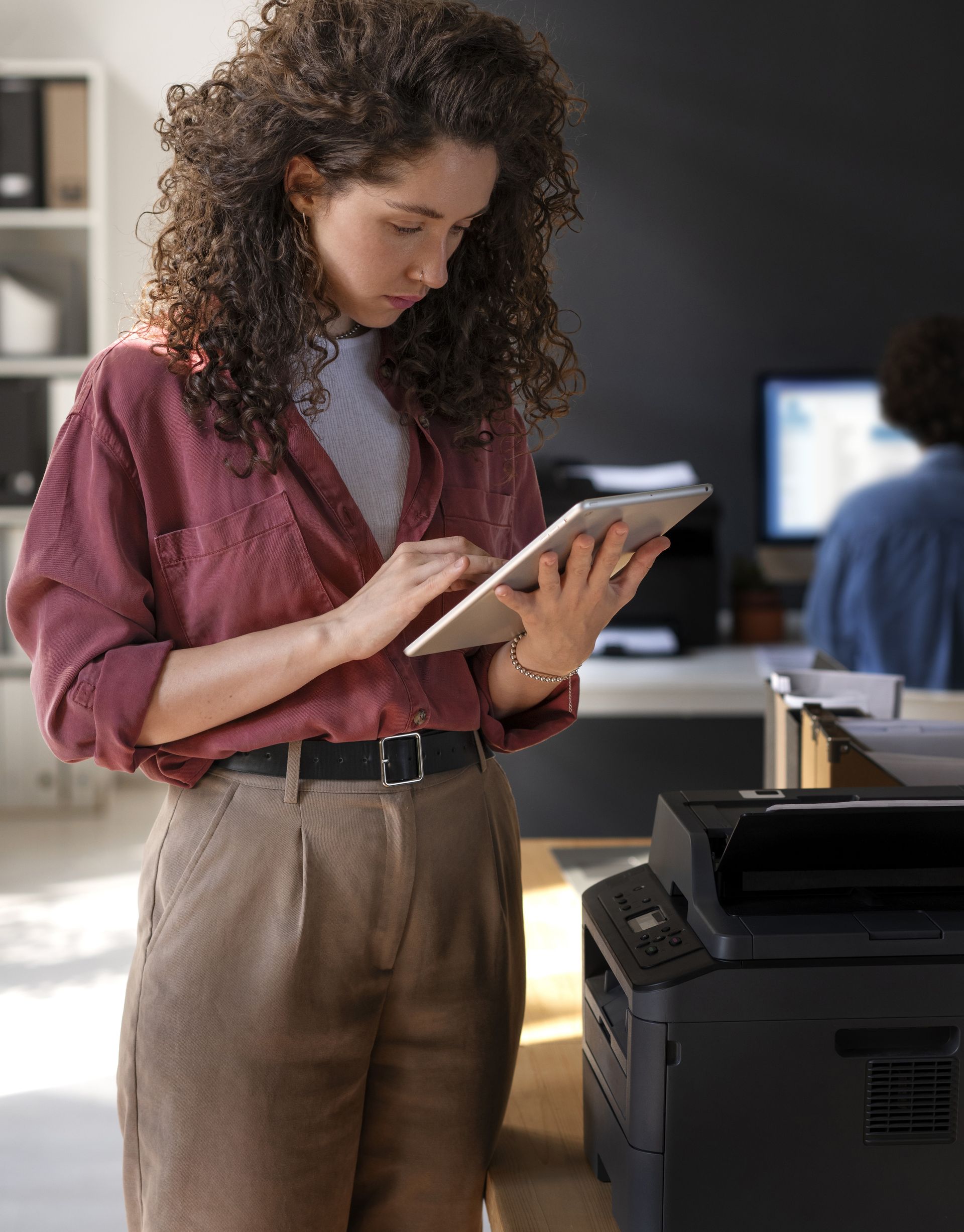 Przewodnik po drukarniach online — co warto wiedzieć przed złożeniem zamówienia