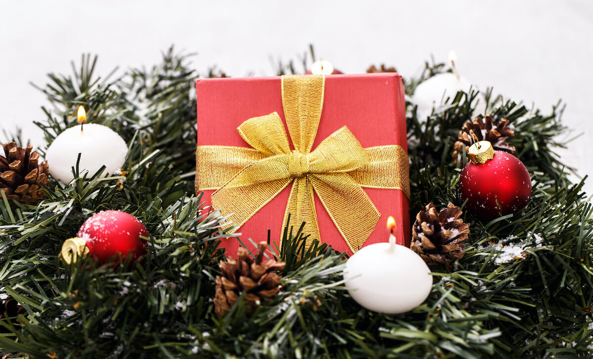 Jak zapakować prezent świąteczny? Praktyczne porady