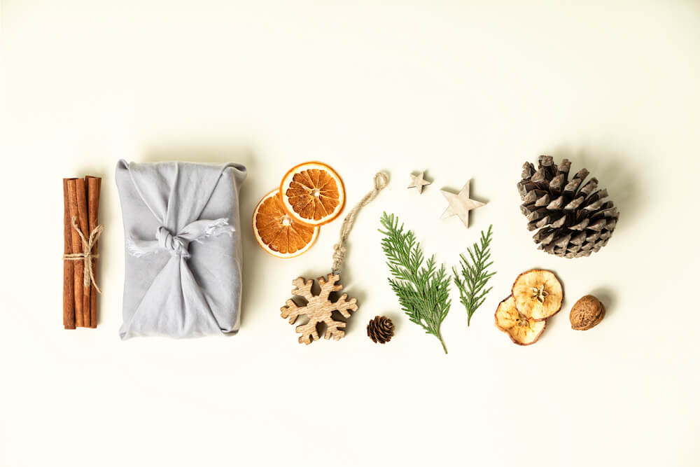 Jak zapakować prezent świąteczny w stylu zero waste Jak zapakować prezent świąteczny korzystając z naturalnych dodatków