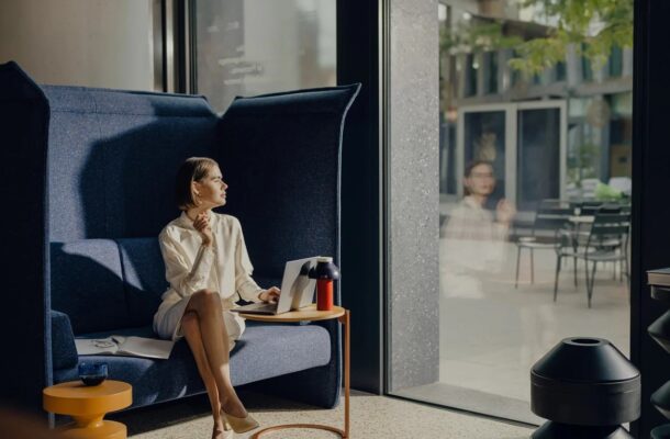 Ścianki akustyczne – sposób na pracę w open space