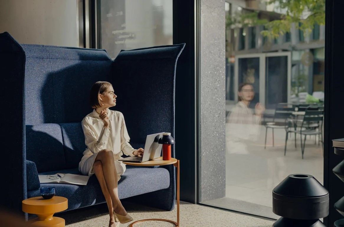 Ścianki akustyczne – sposób na pracę w open space