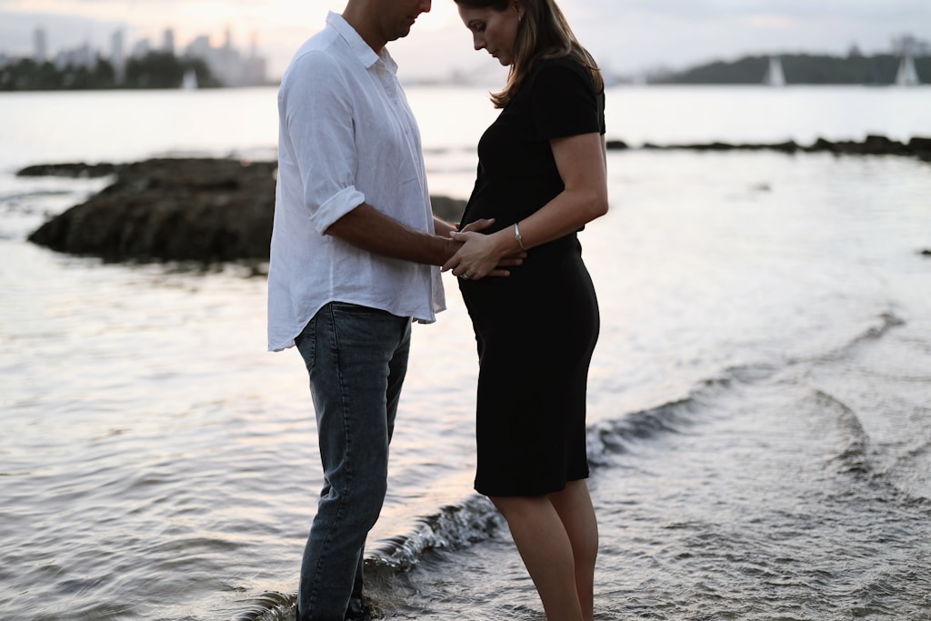 Wybór sukienki na chrzest – jak znaleźć idealną kreację dla mamy?