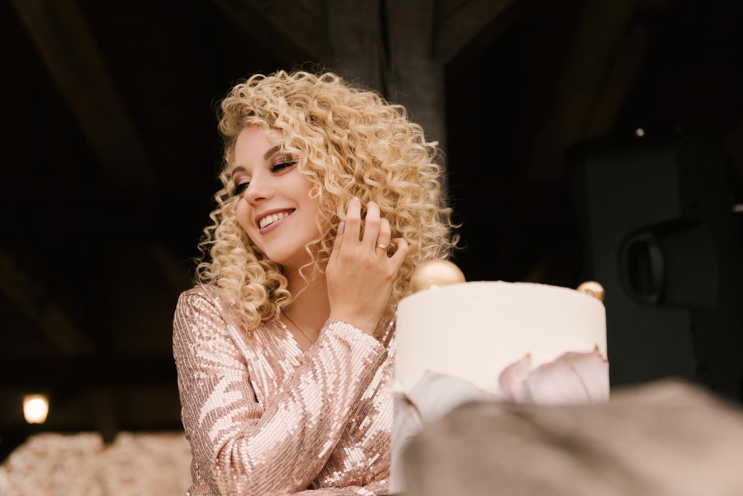 Piękna fryzura na karnawał. Jak zrobić ją w domu?