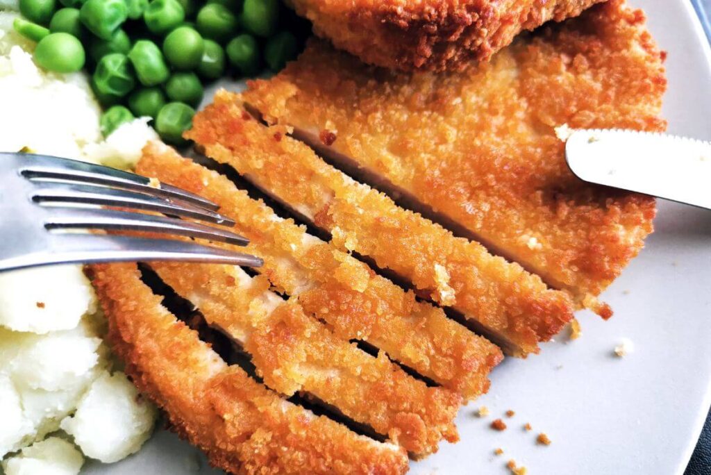 Zdrowa wersja kotletów schabowych z wykorzystaniem air fryera Frytkownica beztłuszczowa - przepisy na zdrowe kotlety schabowe bez tłuszczu