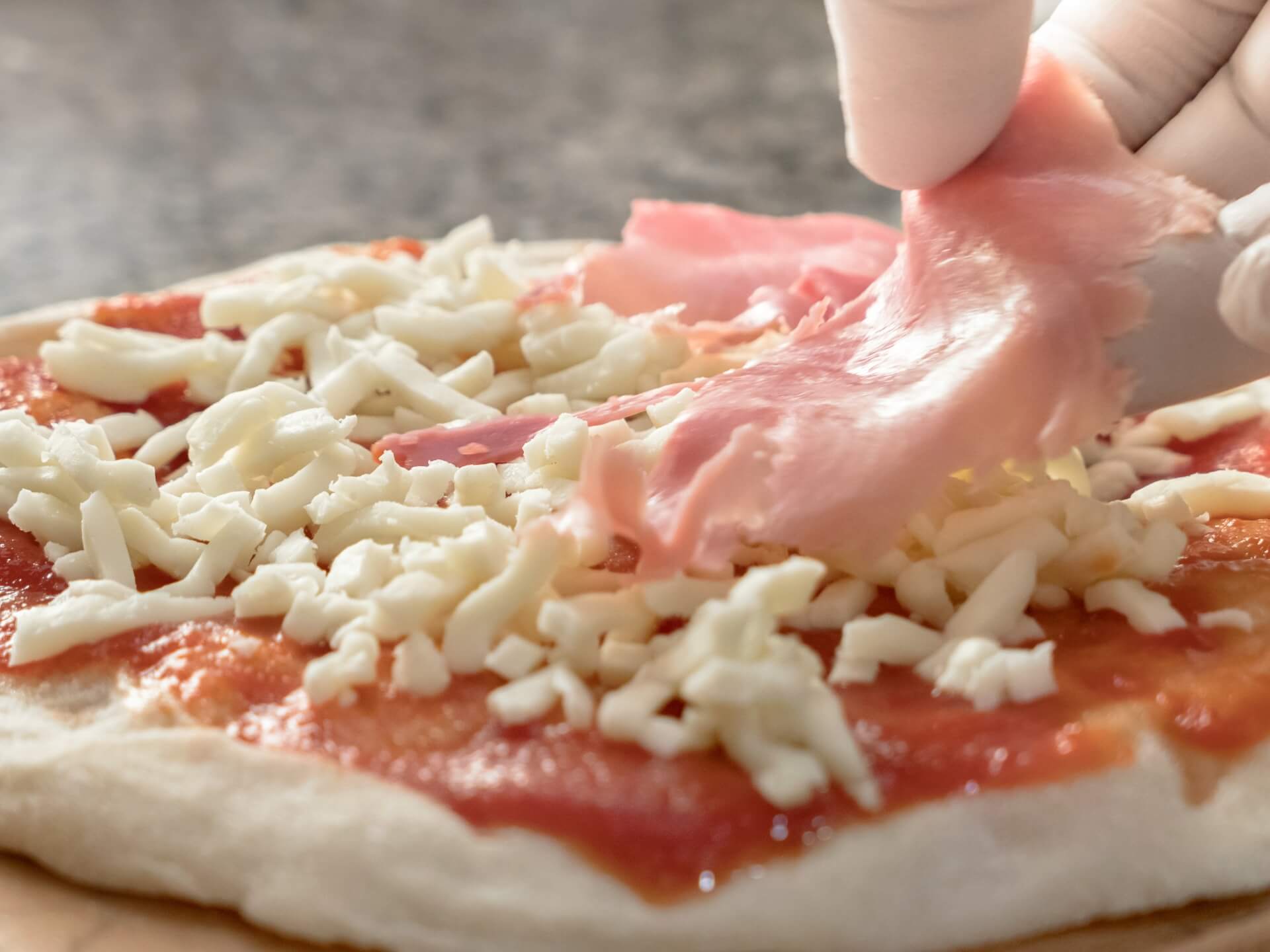 Jaka szynka do pizzy będzie najlepsza? Konkretne przykłady