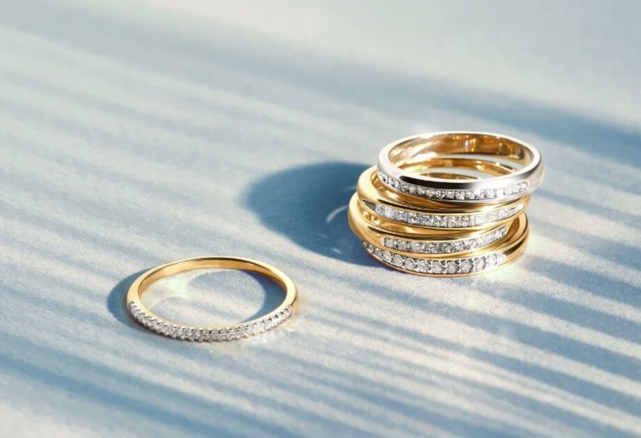 Minimalistyczne vs. zdobione obrączki – jak wybrać styl pasujący do osobowości Młodej Pary