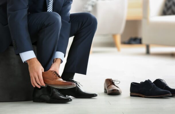 Jak wybrać buty męskie w dużych rozmiarach, aby uniknąć otarć?