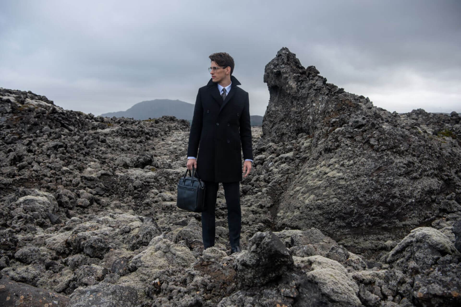 Jesienne stylizacje – jak łączyć marynarki, swetry i płaszcze?