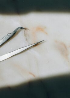 Jak wybrać odpowiednią pęsetę do rzęs?