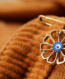 Broszka – jak nosić? Poradnik