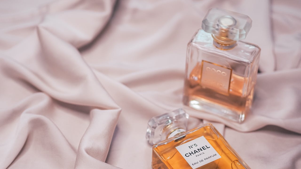 Najpopularniejsze nuty zapachowe perfum – które z nich powinieneś sprawdzić?