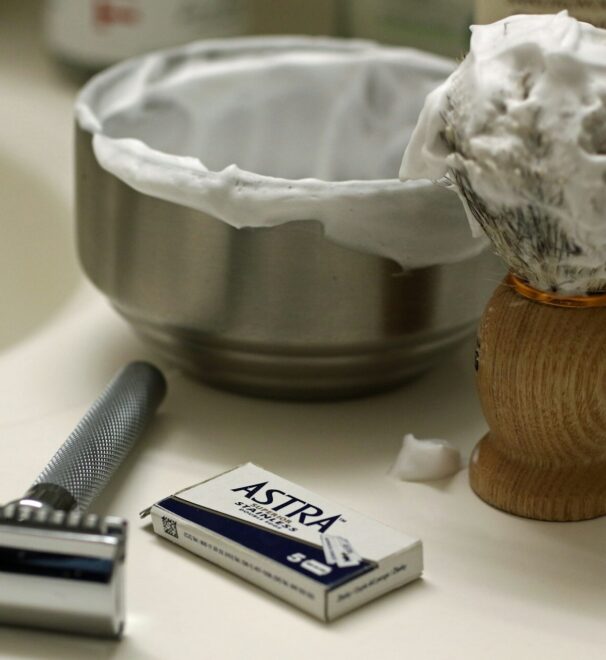 Anatomia idealnej piany: Dlaczego to, co nakładasz na twarz, decyduje o jakości golenia?