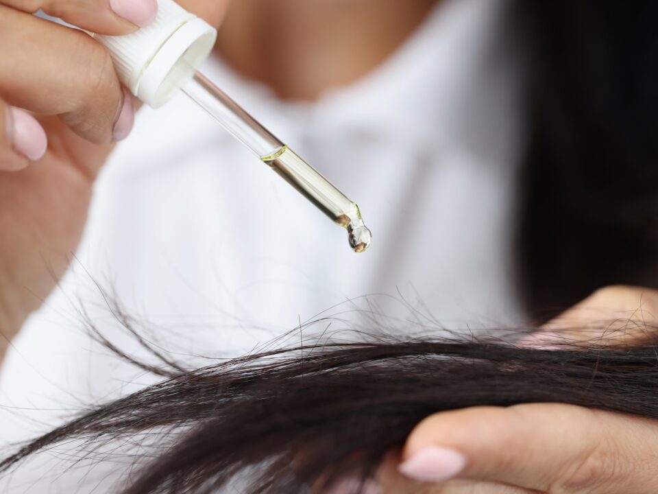 Olejowanie włosów – hit czy kit? Podpowiadamy, jak robić to z głową