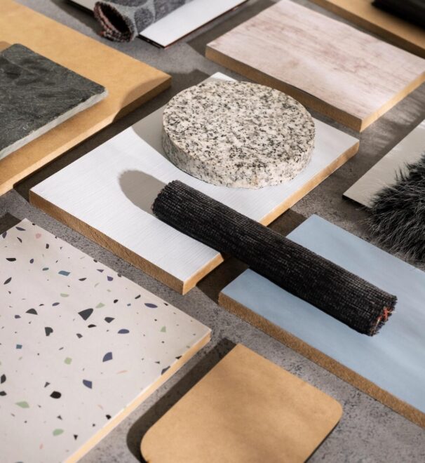 Kamień wewnątrz i na zewnątrz budynku – spójność materiałowa w praktyce