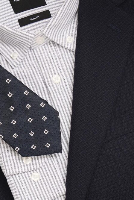 Spodnie garniturowe – jakość, która buduje wizerunek