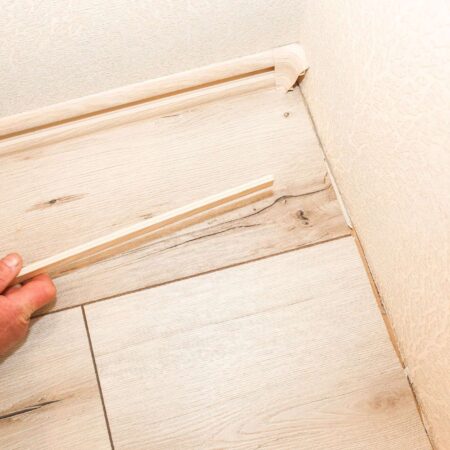 Montaż listew przypodłogowych – cena w 2026 roku