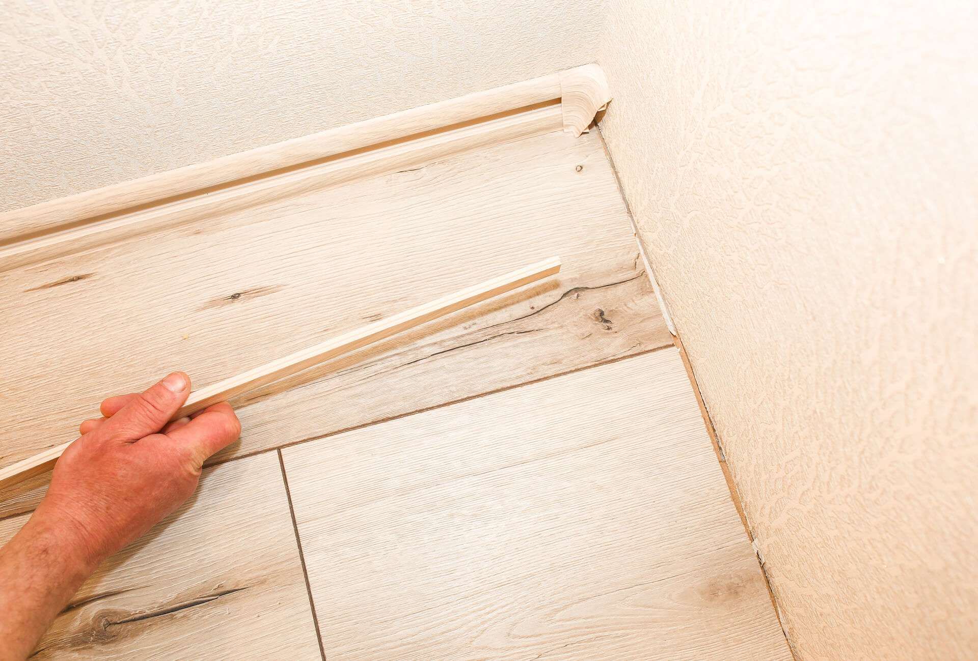 Montaż listew przypodłogowych – cena w 2026 roku