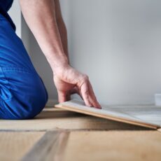 Układanie paneli – ceny w 2026 roku