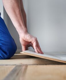 Układanie paneli – ceny w 2026 roku