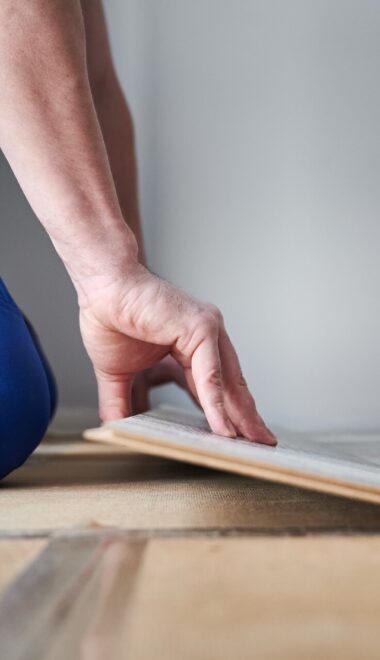 Układanie paneli – ceny w 2026 roku