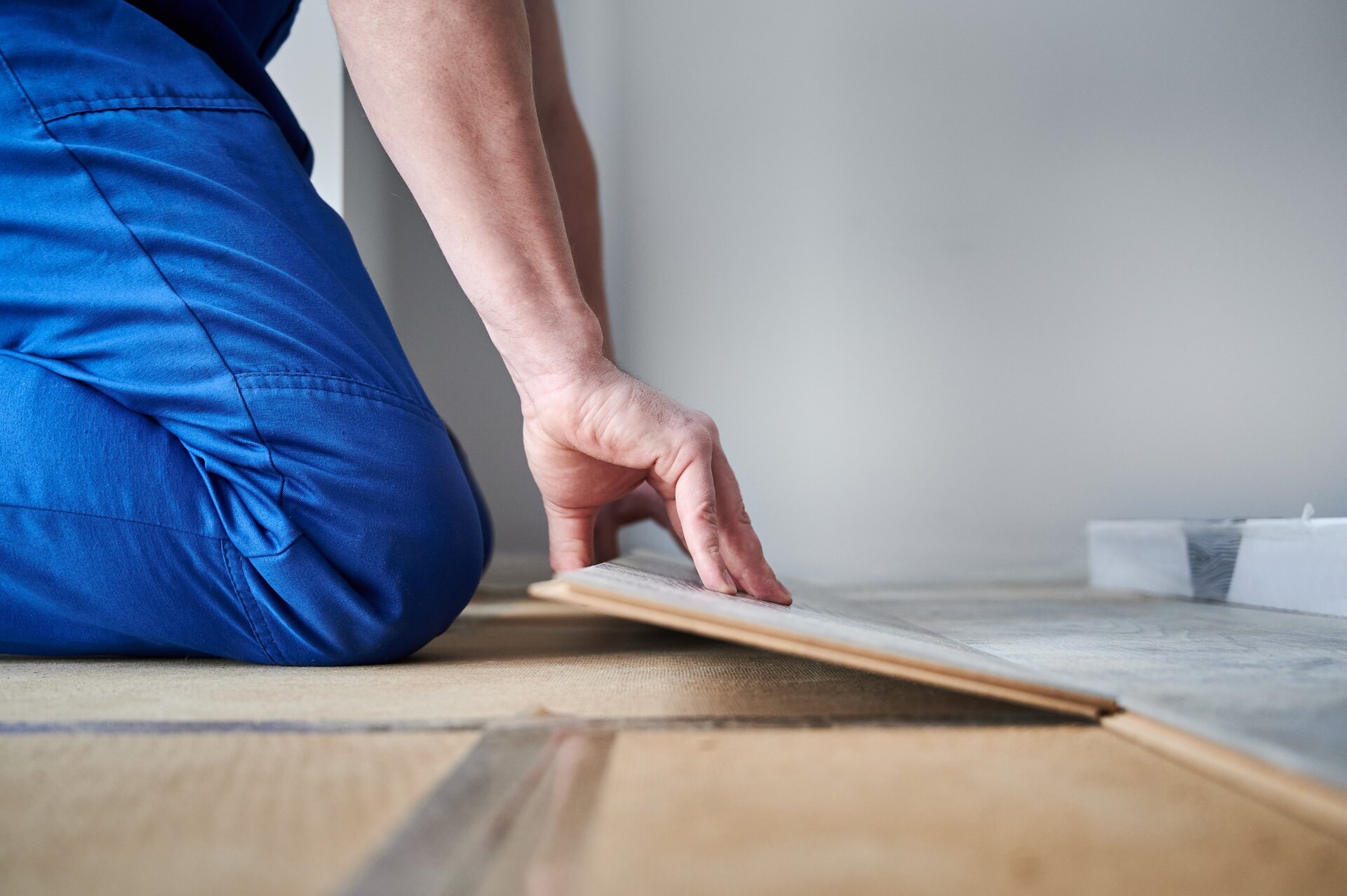 Układanie paneli – ceny w 2026 roku