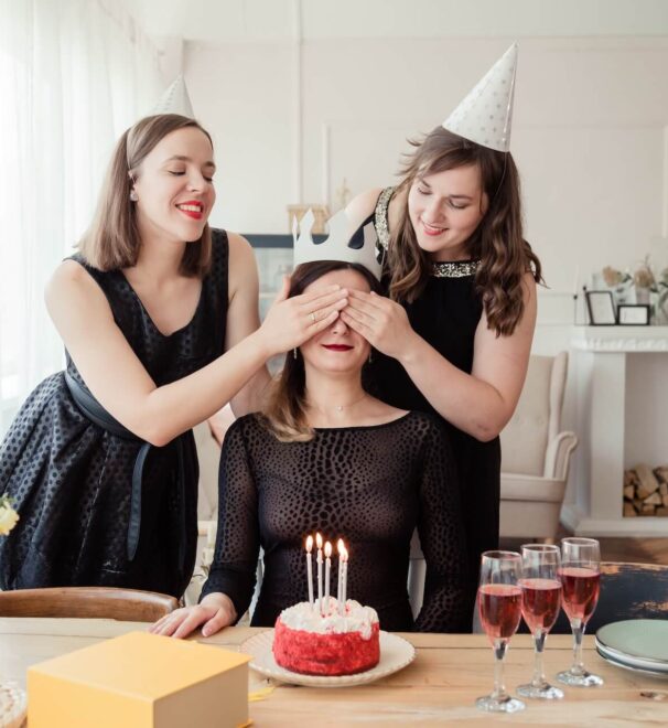 Życzenia urodzinowe dla siostry – 100 gotowych tekstów