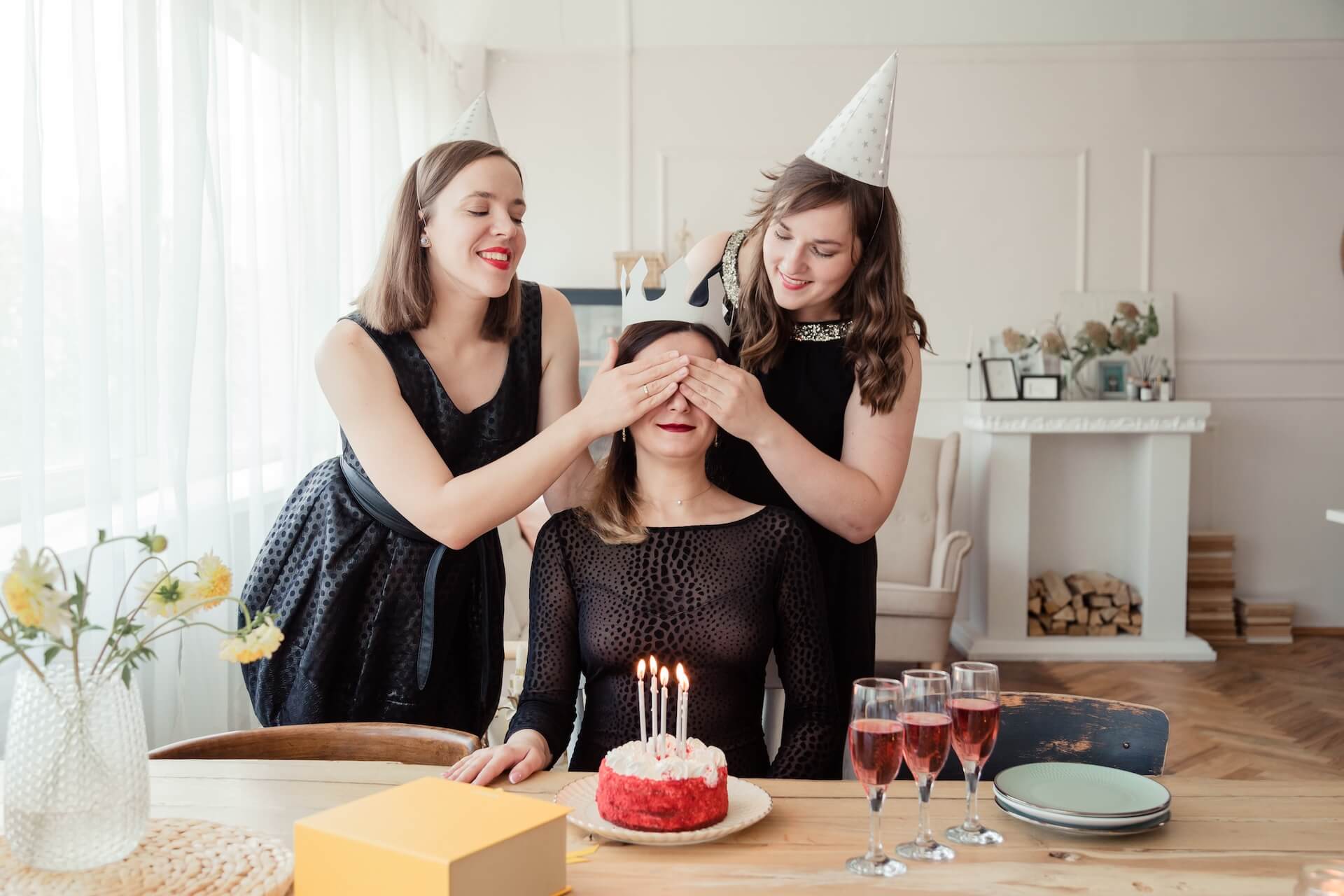 Życzenia urodzinowe dla siostry – 100 gotowych tekstów