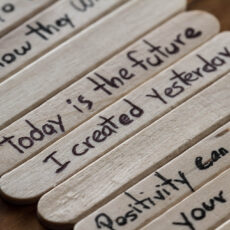 Aforyzmy alfabetycznie – najpiękniejsze sentencje na każdą literę alfabetu