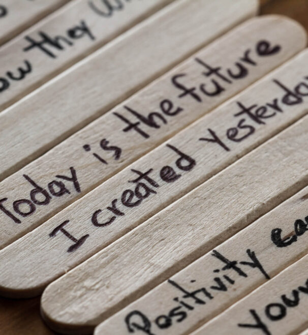 Aforyzmy alfabetycznie – najpiękniejsze sentencje na każdą literę alfabetu