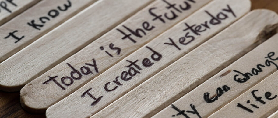 Aforyzmy alfabetycznie – najpiękniejsze sentencje na każdą literę alfabetu