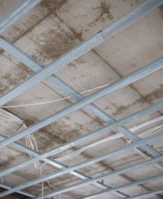 Ile kosztuje sufit podwieszany? Cena materiałów i robocizny