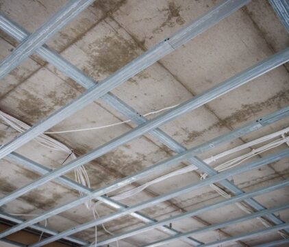 Ile kosztuje sufit podwieszany? Cena materiałów i robocizny