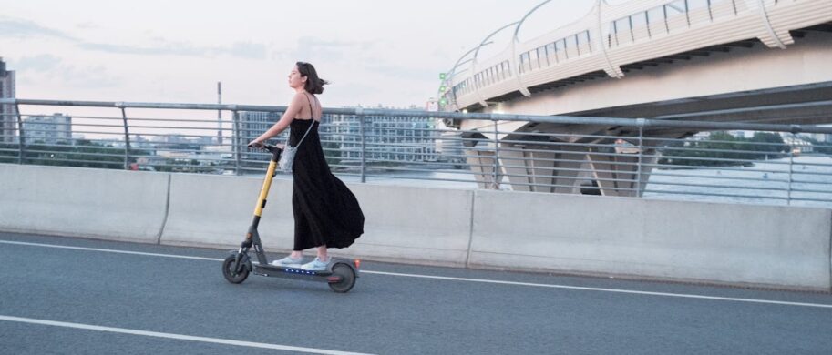 Hulajnoga zamiast komunikacji miejskiej. Dlaczego warto?