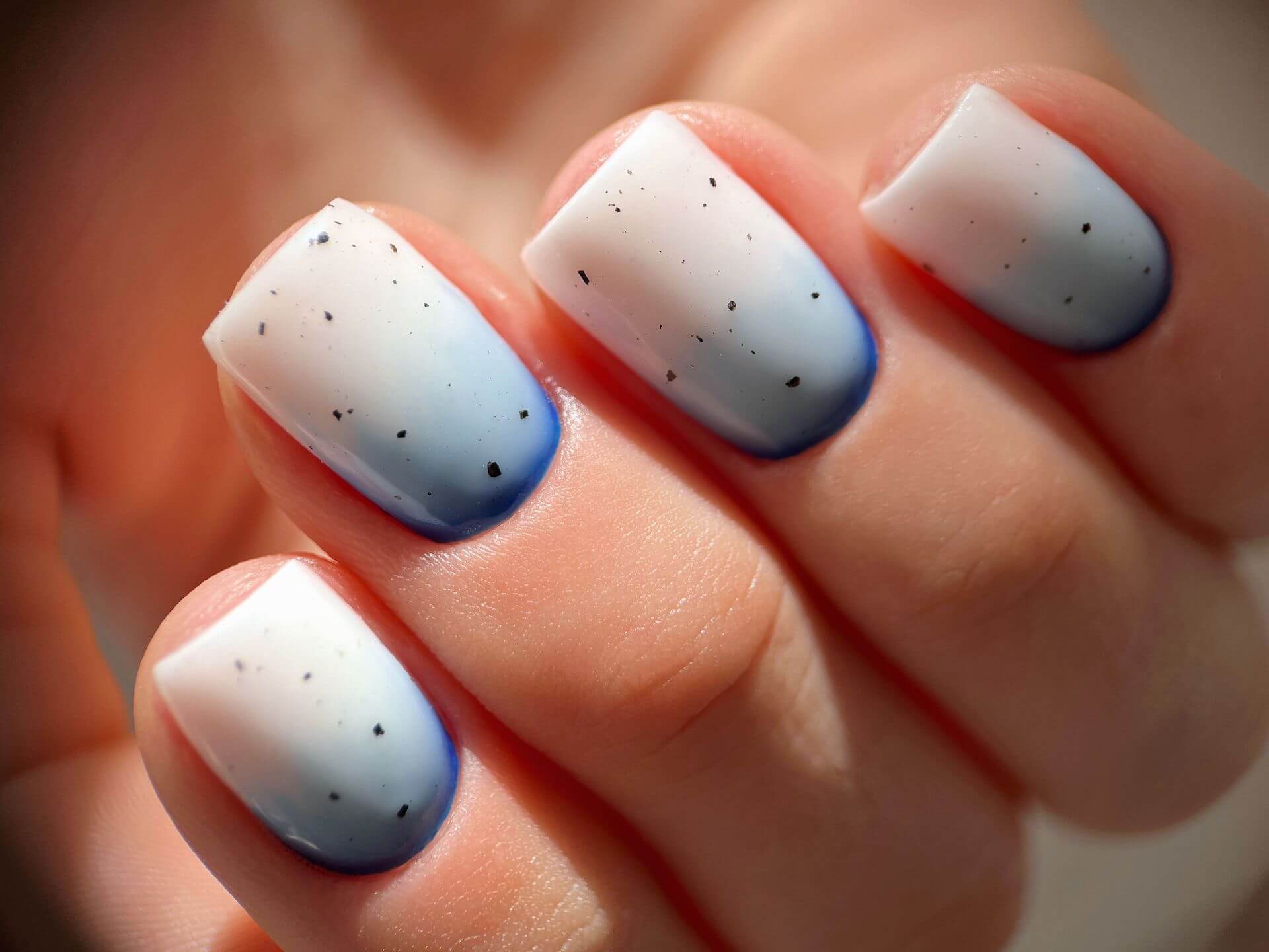 Paznokcie na lato ombre – inspiracje