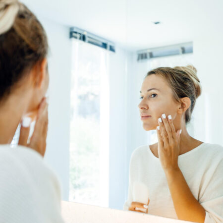 Sposoby na skuteczne nawilżenie skóry twarzy